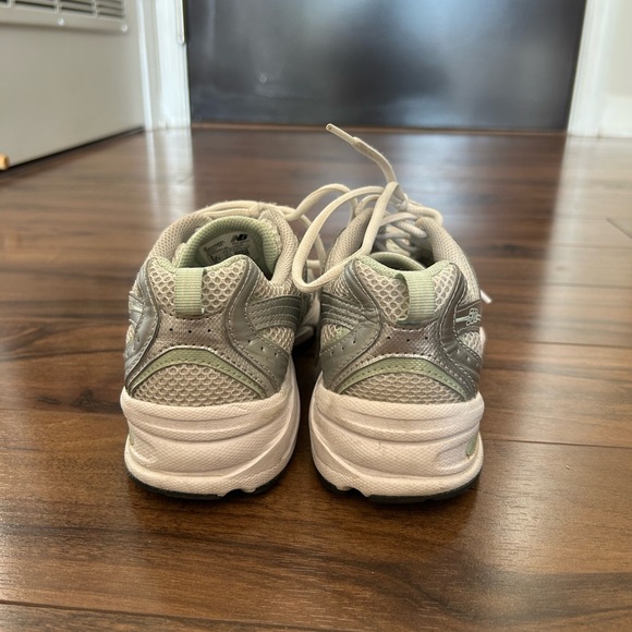 New Balance 530 - Picture 2 of 5